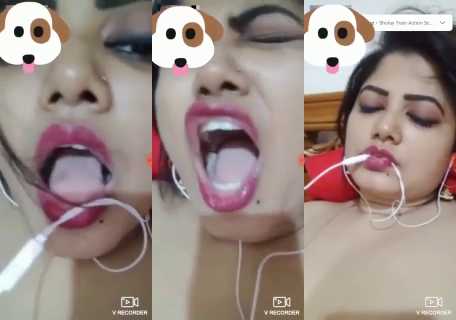 Horny beautiful Bhabhi masturbating